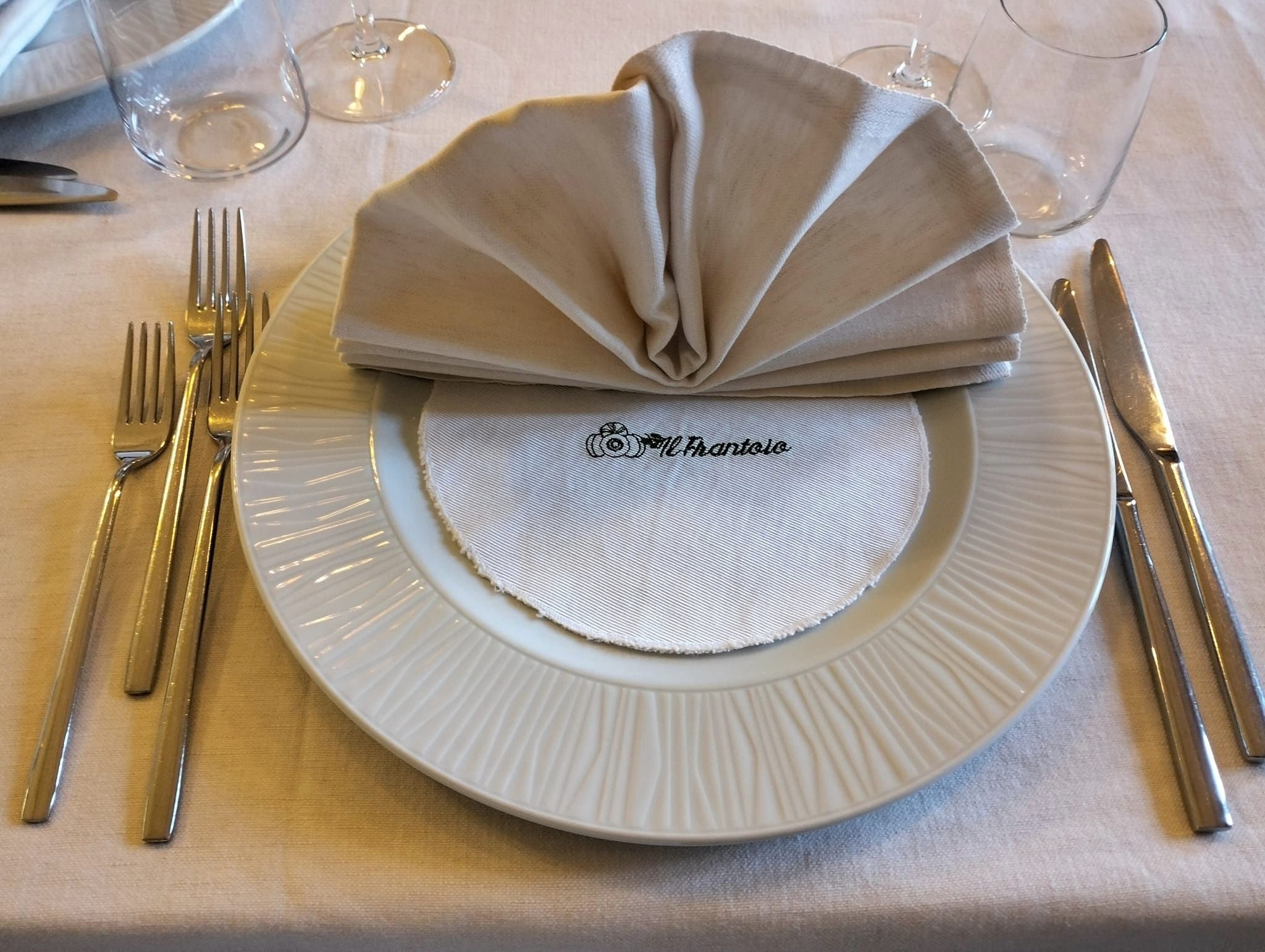 coperto su tavola per evento matrimonio soverato